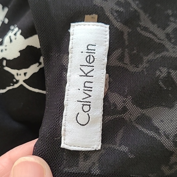 Calvin Klein jumpsuit featuring a black and white abstract pattern size 1X - Picture 5 of 10